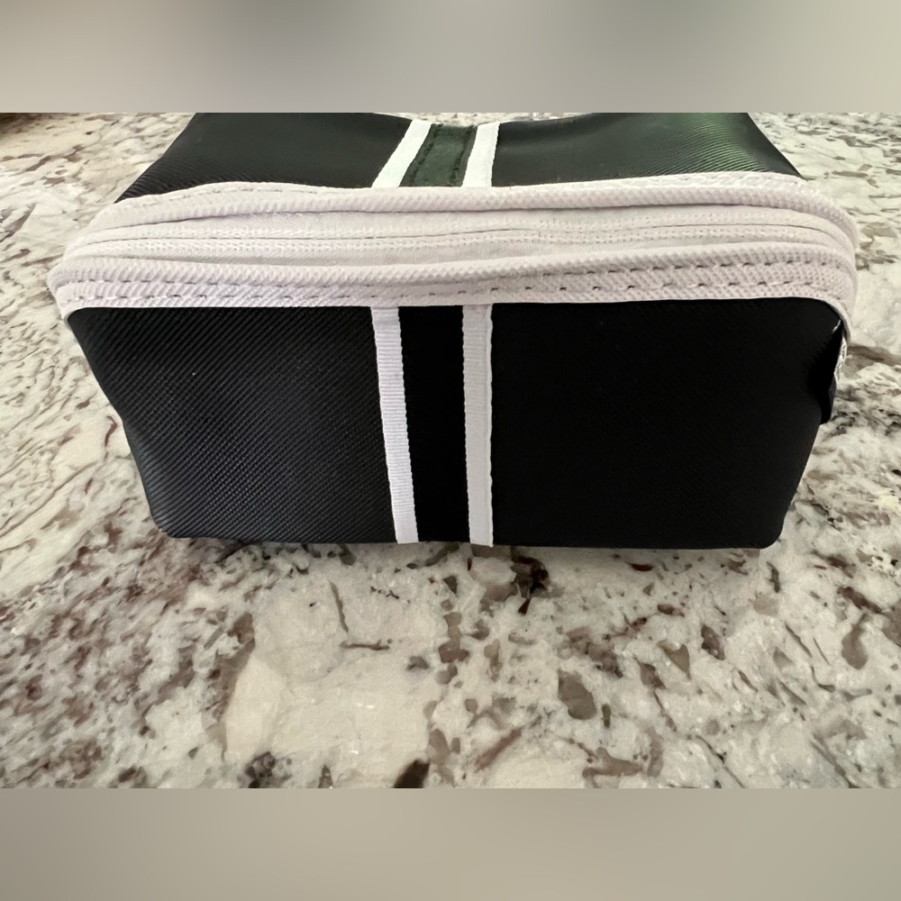NWOT United x Sals fifth Avenue business first amenity kit